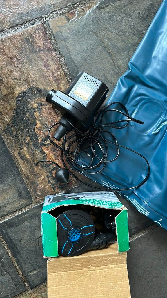 2  luchtbedden met pompen 1.40 x 1.85 70 x 1.85, Ophalen of Verzenden, Zo goed als nieuw