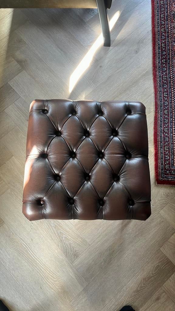 Chesterfield voetenbankje 50x50, Huis en Inrichting, Banken | Voetenbanken en Poefen, Ophalen, 125 cm of meer, Zo goed als nieuw