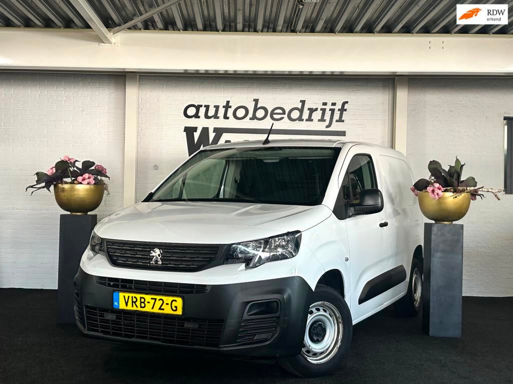Peugeot Partner 1.2 PureTech Pro benzine, Voorwielaandrijving, 15 km/l, Gebruikt, Euro 6