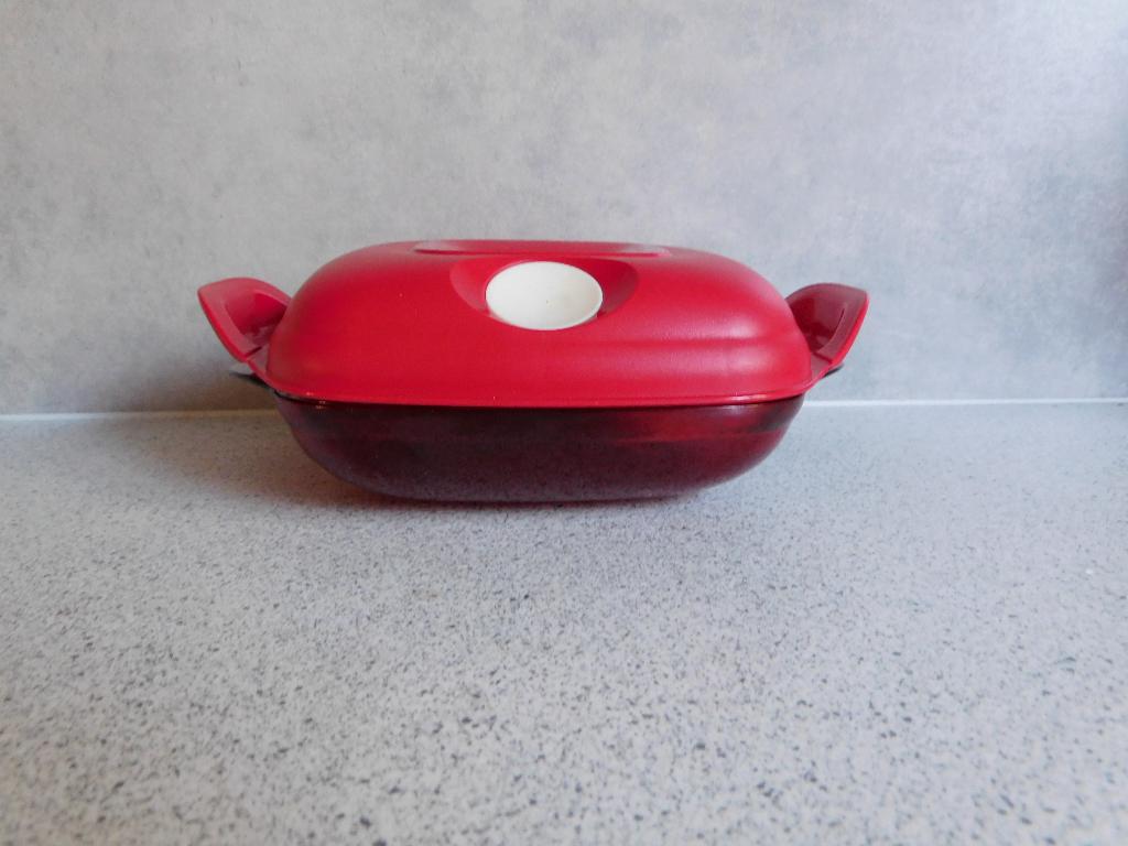 Tupperware Micropop Magnetronschaal 475 ml. Rood, Huis en Inrichting, Keuken | Tupperware, Ophalen of Verzenden, Zo goed als nieuw