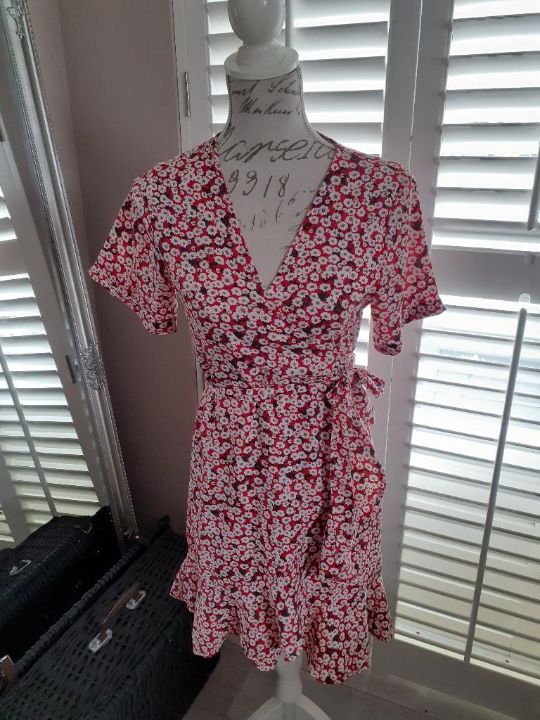 Mooi rode bloem overslag-jurk, SAM FRIDAY, maat S., Kleding | Dames, Sam Friday, Ophalen of Verzenden, Zo goed als nieuw, Maat 36 (S)