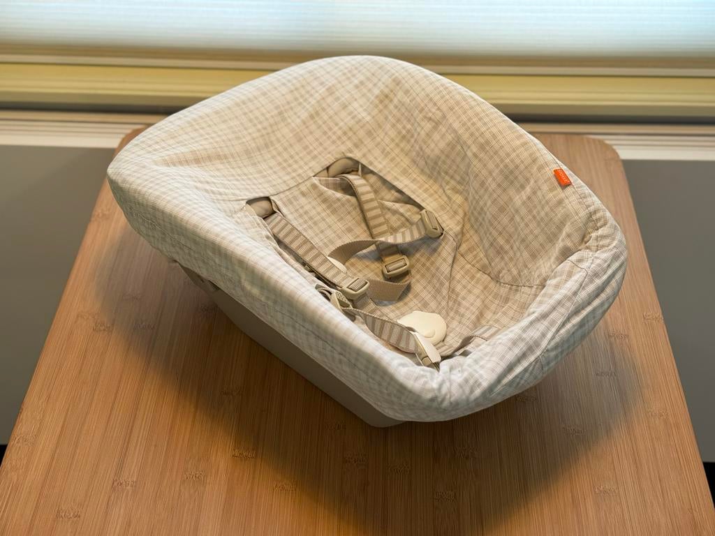 Stokke Tripp Trapp Newborn Set Lichtgrijs + Hoes, Ophalen of Verzenden, Zo goed als nieuw, Meegroeistoel, Gordel(s)