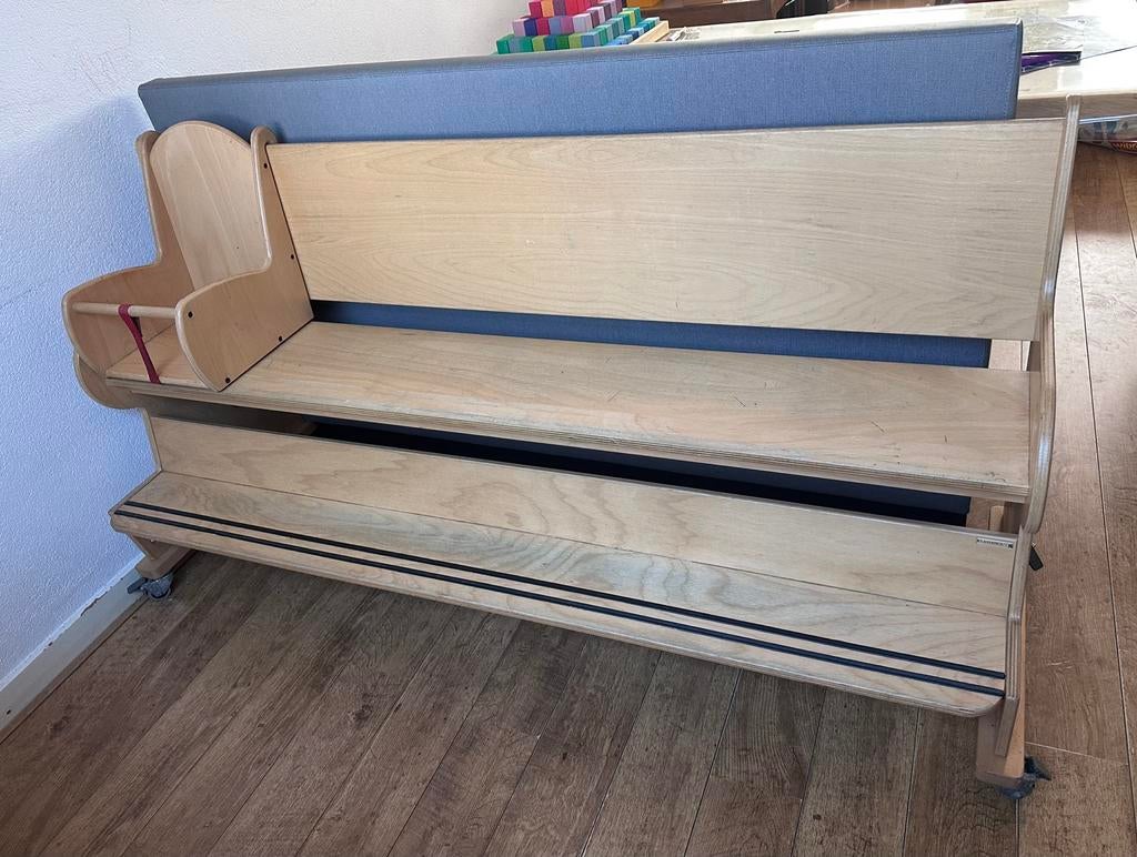 Kinderopvang bank met 1 stoeltje, Ophalen, Gebruikt, Stoel(en)
