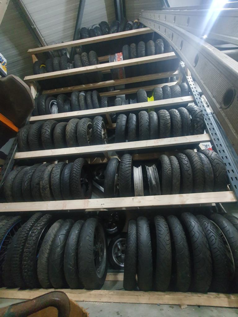 Nieuwe Banden 10 INCH  Brommer scooter motor kar, Fietsen en Brommers, Ophalen of Verzenden, Nieuw, Blok, Vespa