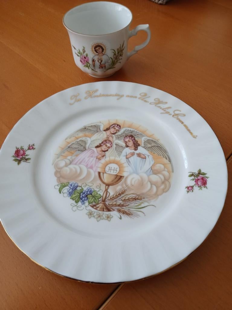 Communie Bordje met Kopje, Verzamelen, Porselein, Kristal en Bestek, Ophalen of Verzenden, Zo goed als nieuw, Porselein, Bord of Schaal