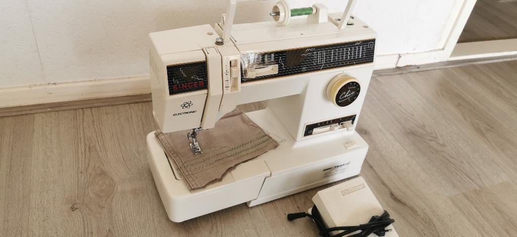 Naaimachine Singer ELECTRONICA 4662, Ophalen of Verzenden, Zo goed als nieuw, Naaimachine, Singer
