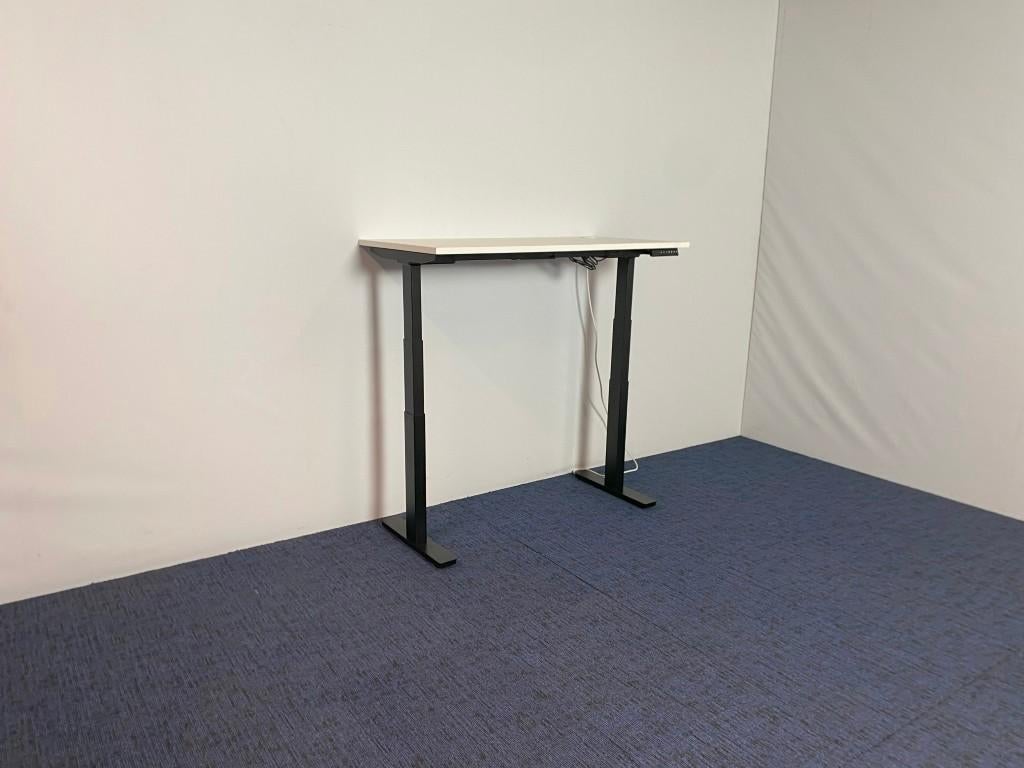 8 x Zit/sta bureau Voortman (elektrisch), 120 x 60 cm., Huis en Inrichting, Bureaus, Ophalen, In hoogte verstelbaar, Gebruikt
