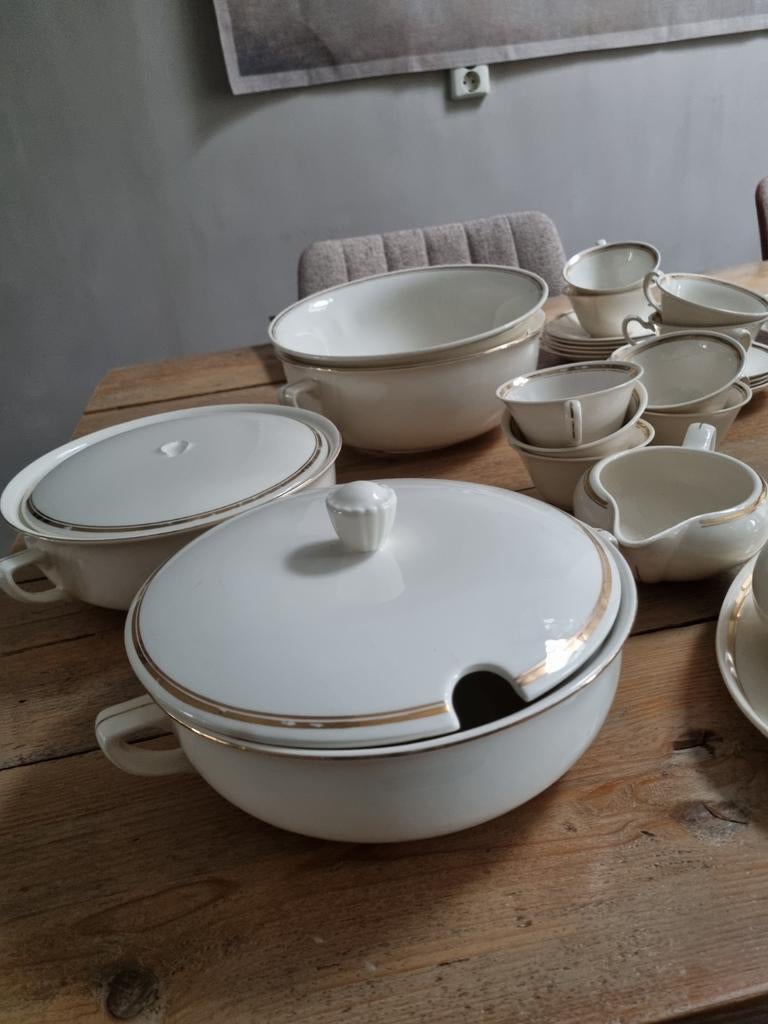 Servies 70 jaar oud, Ophalen