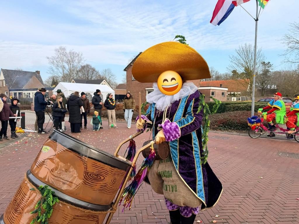 Carnavalswagen en mooie pakken . Loopgroep, Kleding | Dames, Ophalen, Zo goed als nieuw, Carnaval