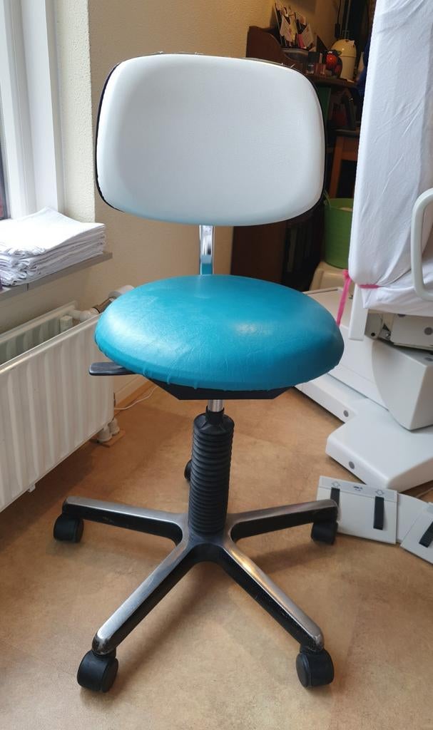 Pedicure kruk tabouret, Ophalen, In hoogte verstelbaar, Gebruikt, Staal