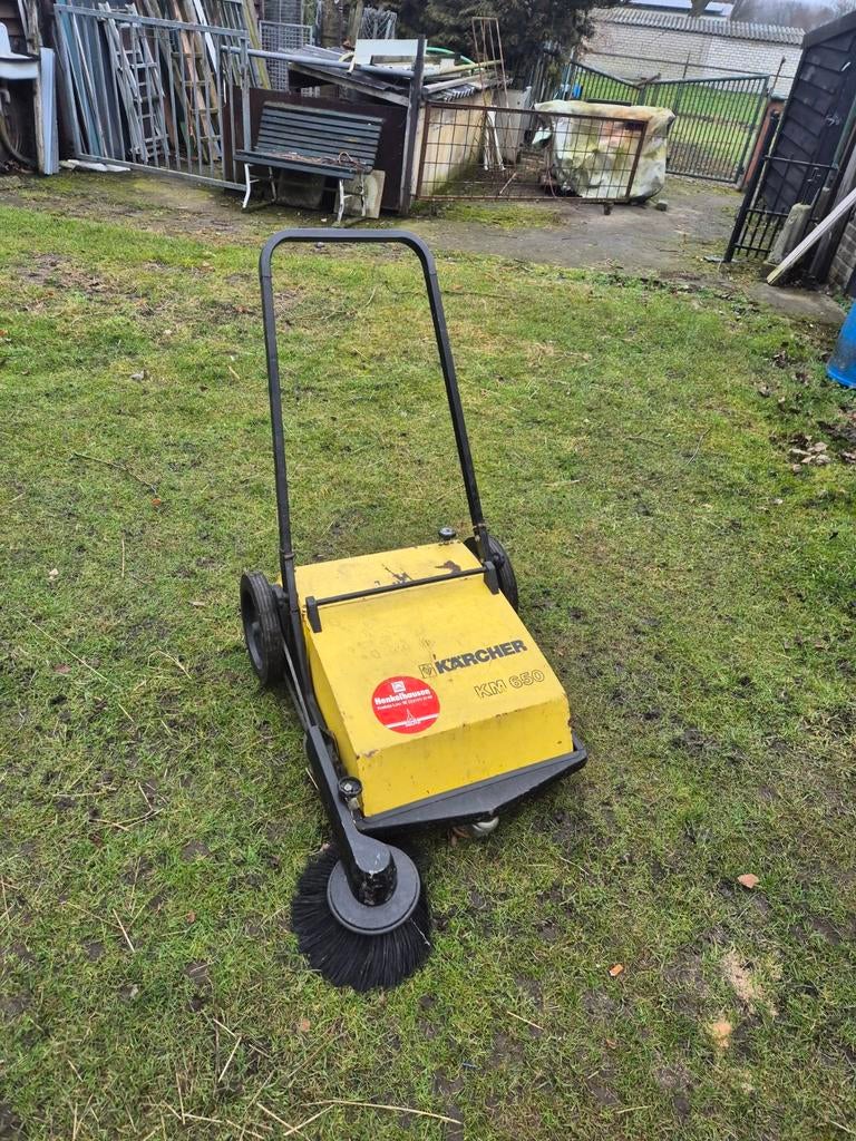 Kärcher Handveegmachine KM 650, Tuin en Terras, Veegmachines, Gebruikt, Ophalen
