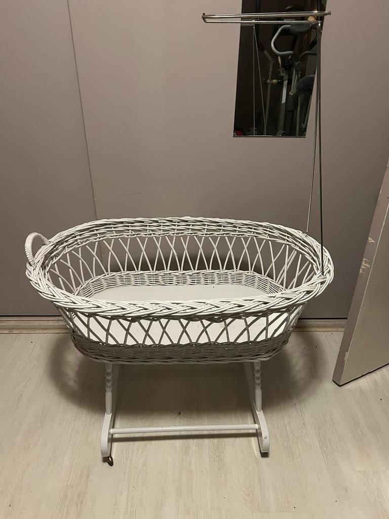 Rieren wiegje, Kinderen en Baby's, Babywiegjes en Ledikanten, Ophalen of Verzenden, Zo goed als nieuw, Wieg