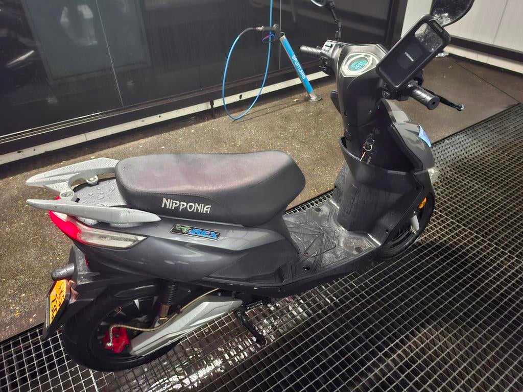 Hele goeie nipponia scooter, Fietsen en Brommers, Scooters | SYM, Zo goed als nieuw, Overige modellen, Maximaal 45 km/u, Elektrisch