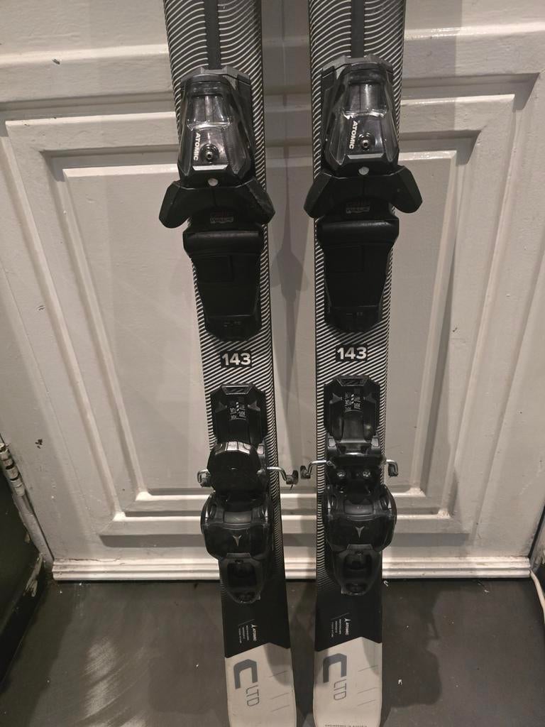 143cm ATOMIC CLOUD CLTD DAMES LIGHT CARVE SKIS, 160 tot 180 cm, Ophalen of Verzenden, Zo goed als nieuw, Carve