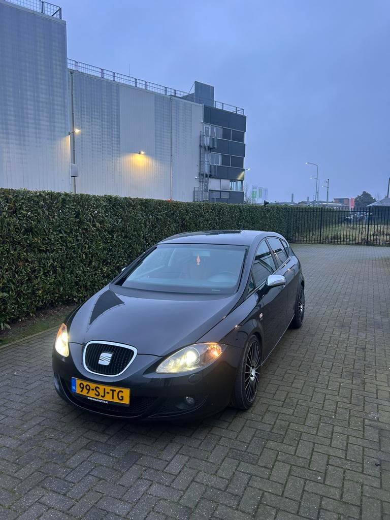Seat Leon 2.0 Tfsi clima leer xenon sportonderst fabriekafs, Voorwielaandrijving, Leon, Zwart, Origineel Nederlands