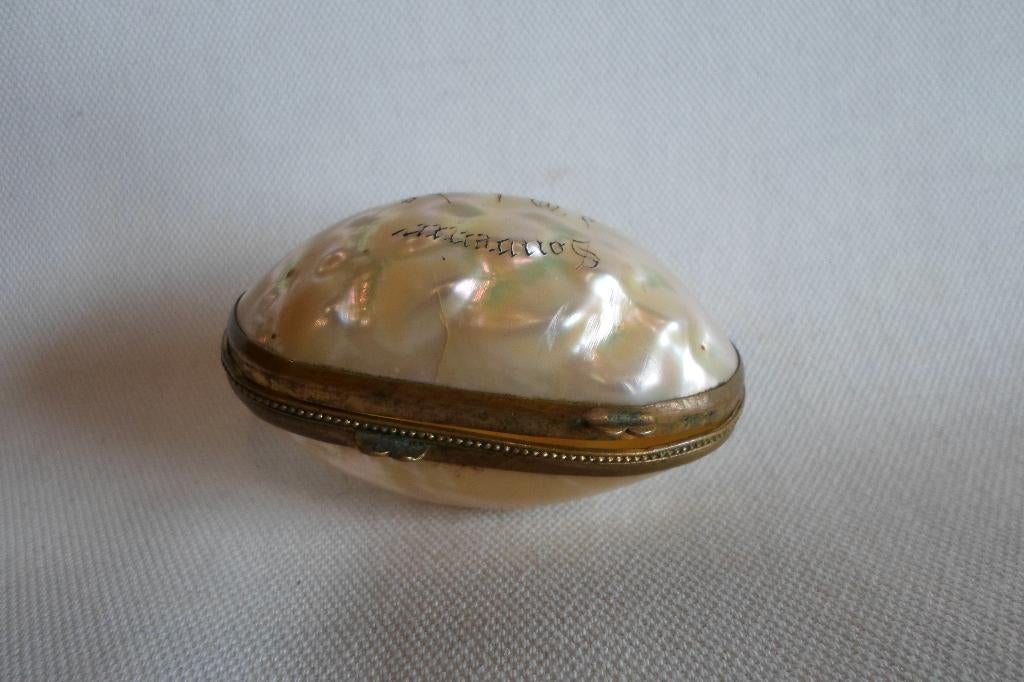 Rozenkrans Doosje Parelmoer Schelp, Antiek en Kunst, Antiek | Religie, Ophalen of Verzenden