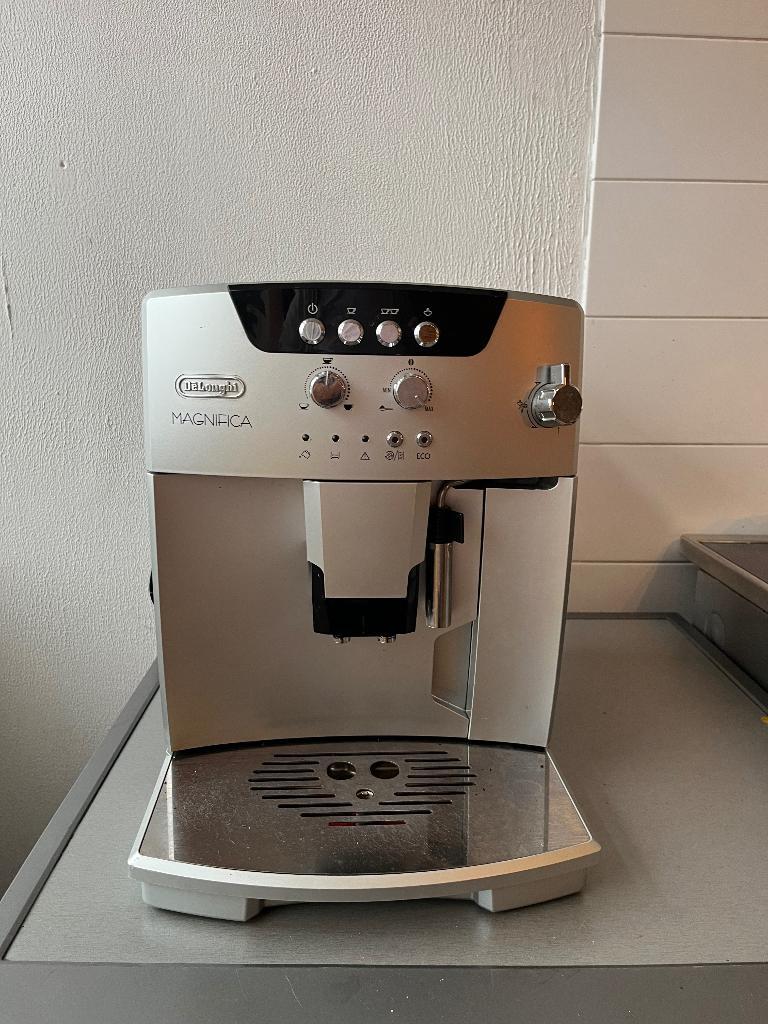 Koffie apparaat Delonghi, Ophalen, Gebruikt, Koffiemachine, Koffiebonen