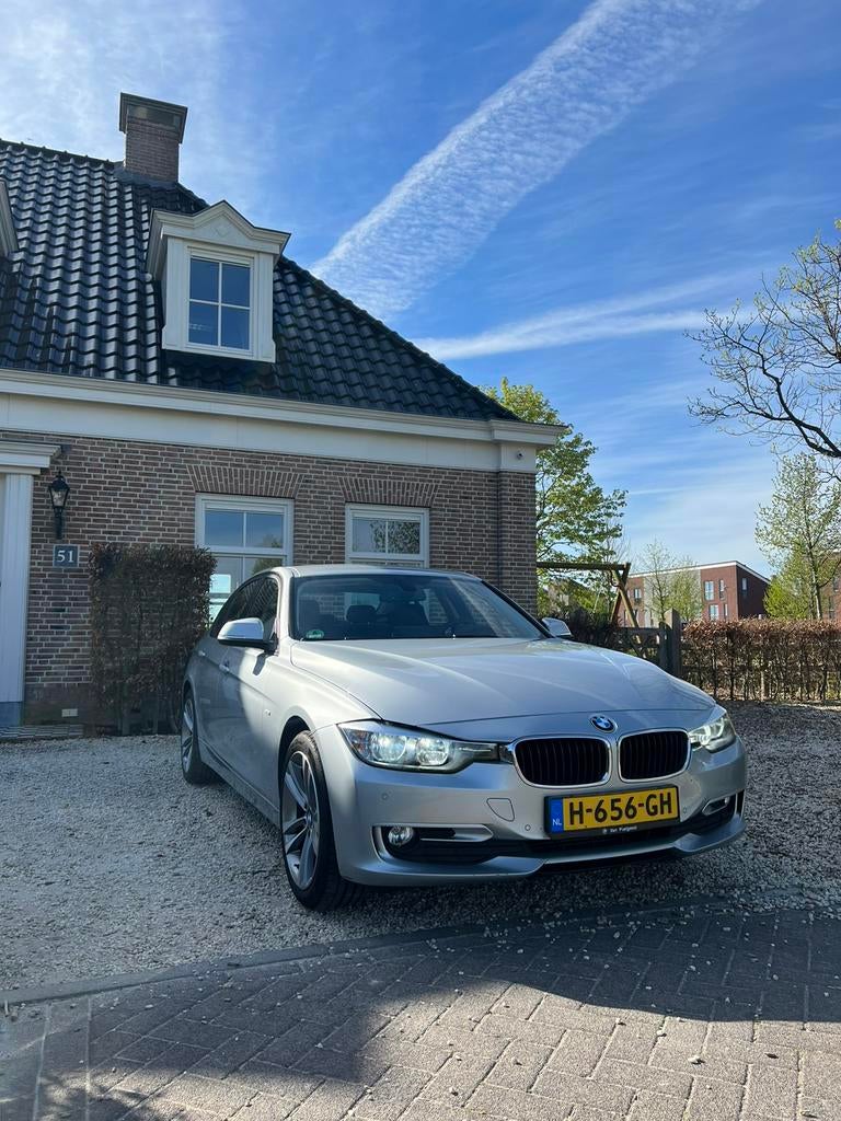 BMW 3 Serie F30 | CarPlay | Camera | Elek Trekhaak | Led, 183 pk, Achterwielaandrijving, 1995 cc, Zwart