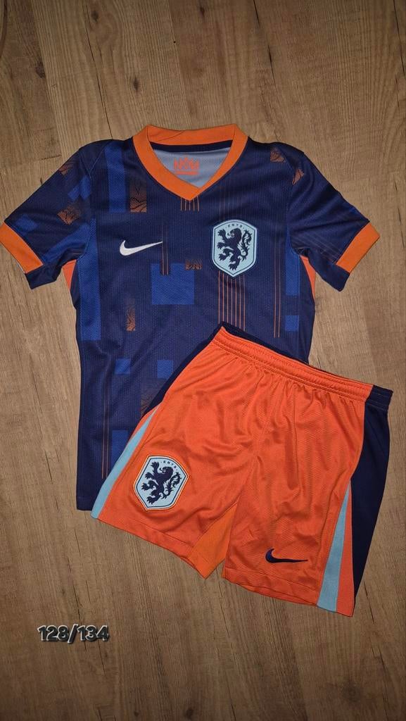 Nederlands elftal tennue kids 128/134, Ophalen of Verzenden, Zo goed als nieuw, Jongen of Meisje