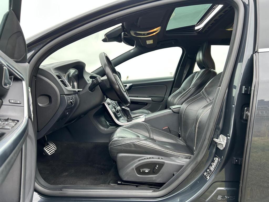 Volvo V60 2.4 D6 Twin Engine R-Design Schuifdak/ Afneembare, Auto's, Volvo, Automaat, 68 pk, Lichtsensor, Vierwielaandrijving