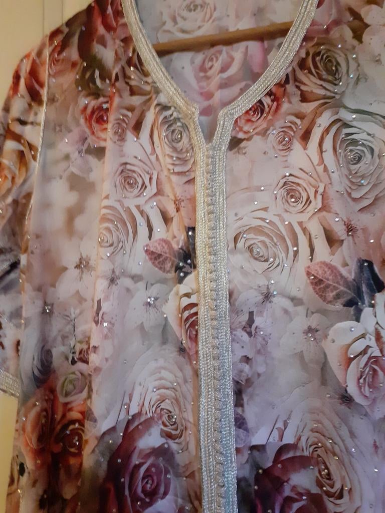 Marokkaanse kaftan met rozenprint, Ophalen