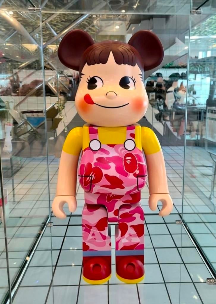 Medicom Bearbrick Bape x Pekochan 1000% Pink - Nieuw, Ophalen of Verzenden