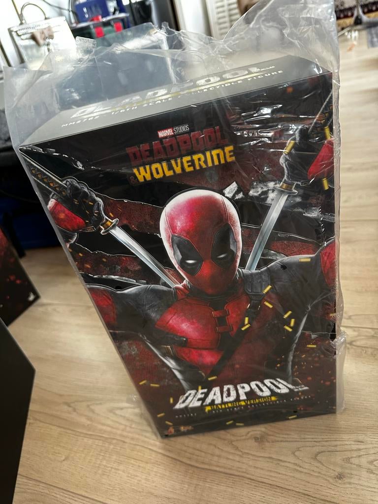 Deadpool Hot Toys actiefiguur, Ophalen of Verzenden, Zo goed als nieuw
