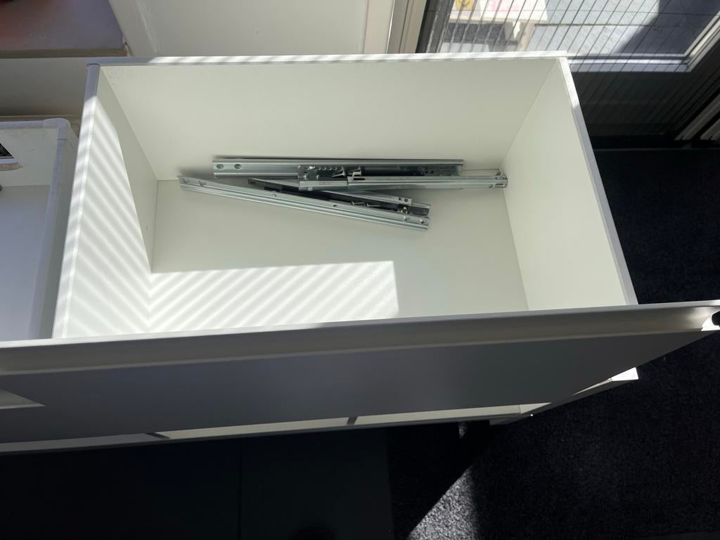 Lade besta kast, wit, zo goed als nieuw, Ophalen, Overige materialen, 1 of 2 laden, 50 tot 100 cm