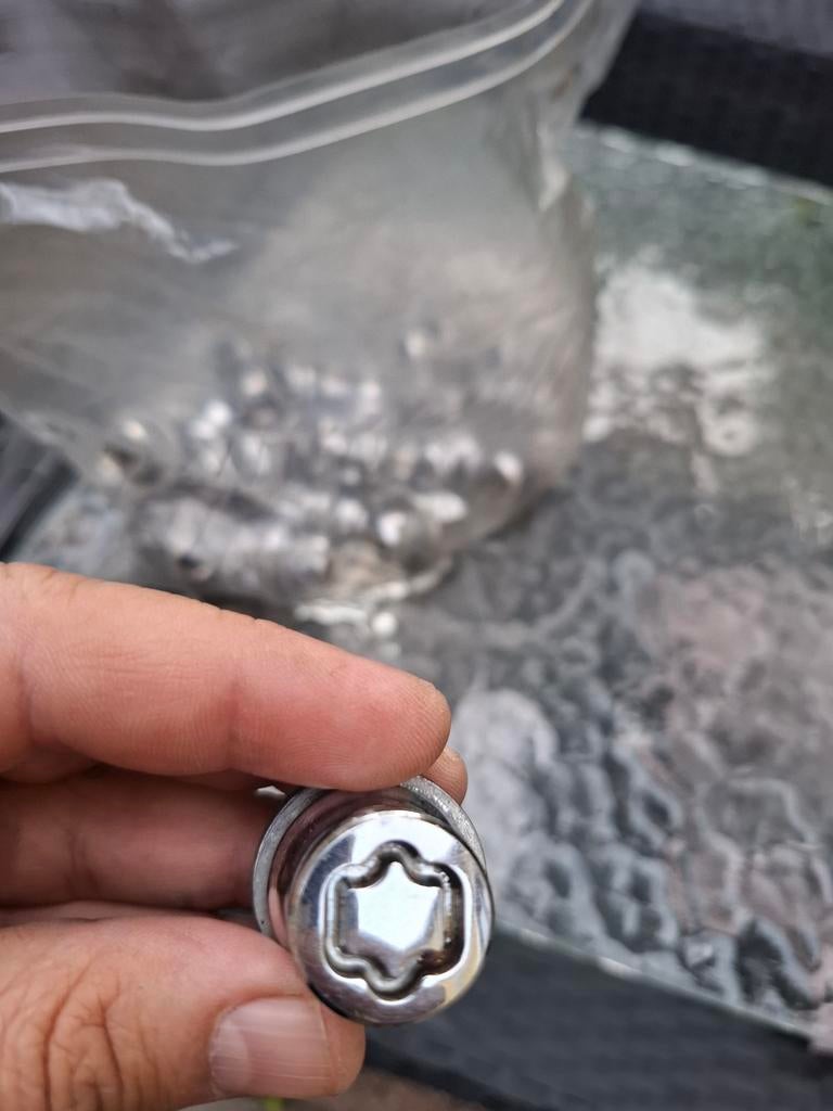 Toyota wielmoeren met anti-diefstal slot, Ophalen of Verzenden, Gebruikt, Toyota