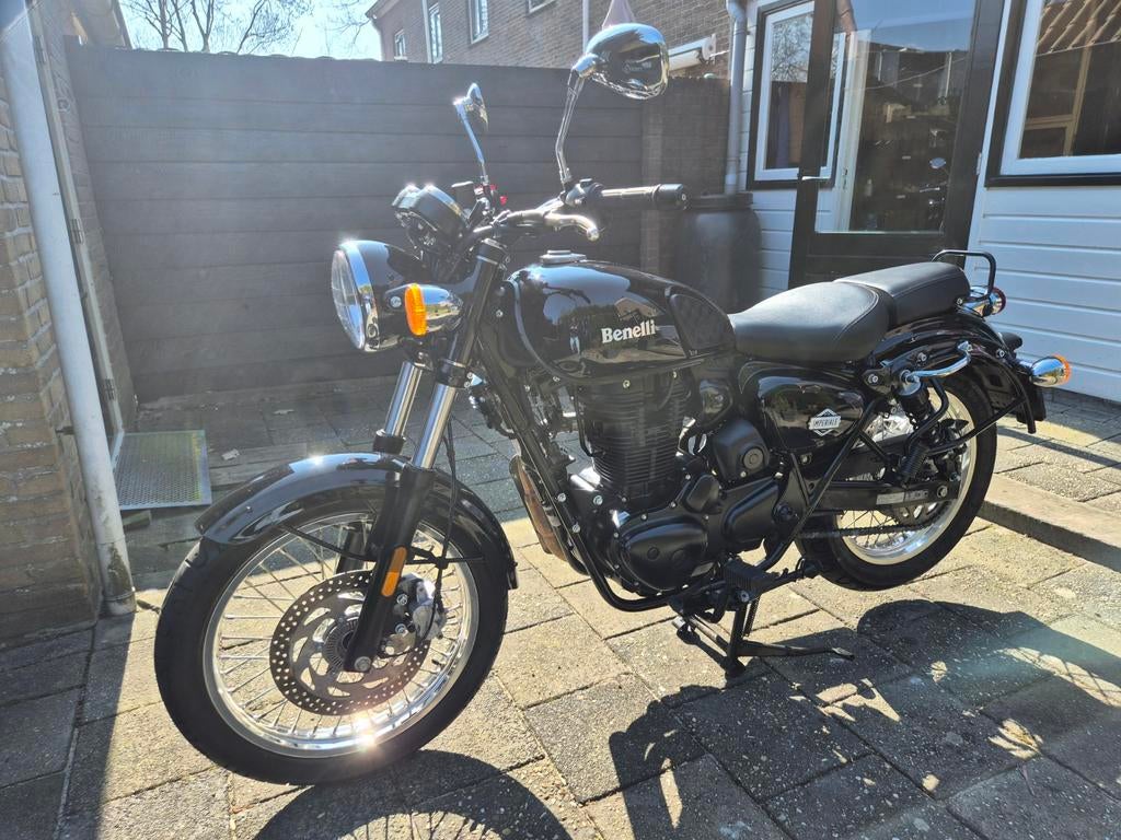 Benelli Imperiale 400cc, weinig km + handvatverwarming