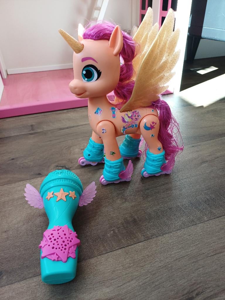 My little pony, skatende sunny met doos, Ophalen of Verzenden, Zo goed als nieuw