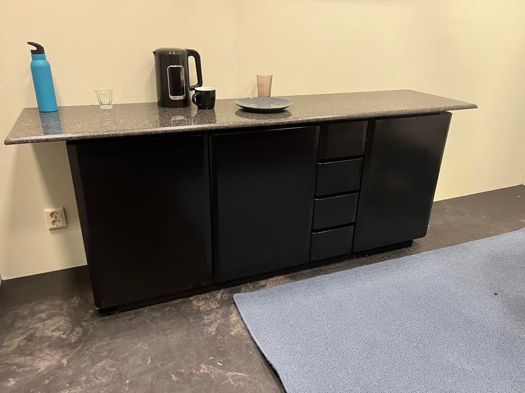 Hülstra design dressoir met granieten blad, Huis en Inrichting, Kasten | Dressoirs, Gebruikt, 200 cm of meer, 25 tot 50 cm, Met lade(s)