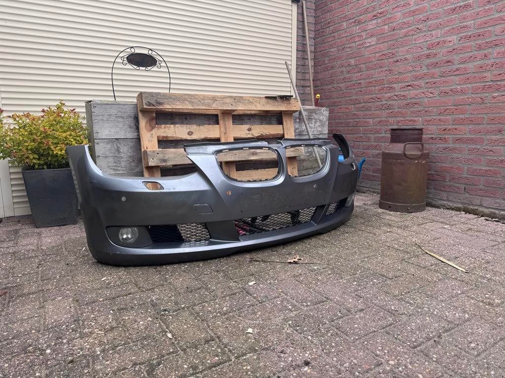 Bumper BMW E92/93 Space Grey met schade, Auto-onderdelen, Carrosserie en Plaatwerk, Gebruikt, Voor, Ophalen of Verzenden, Bumper