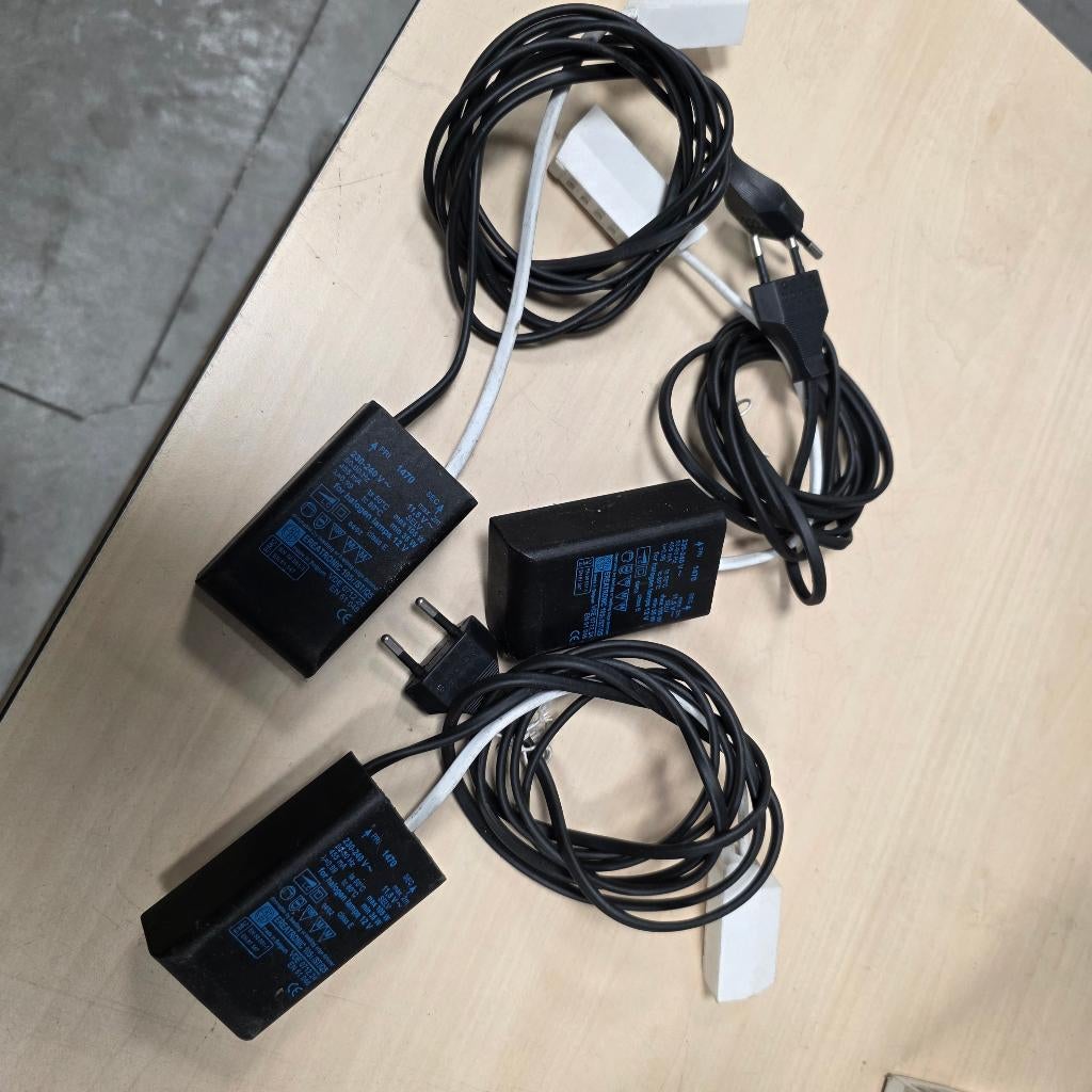 3x trafo 230-12 volt voor verlichting met verdeelsnoeren, Hobby en Vrije tijd, Elektronica-componenten, Ophalen of Verzenden, Gebruikt