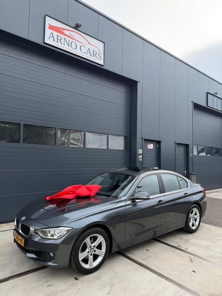 BMW 3-Serie 2.0 320i Aut8 2014 Grijs - COMPLEET IN ORDE|APK✅, Auto's, BMW, Bedrijf, 3-Serie, ABS, Adaptieve lichten, Airbags, Airconditioning