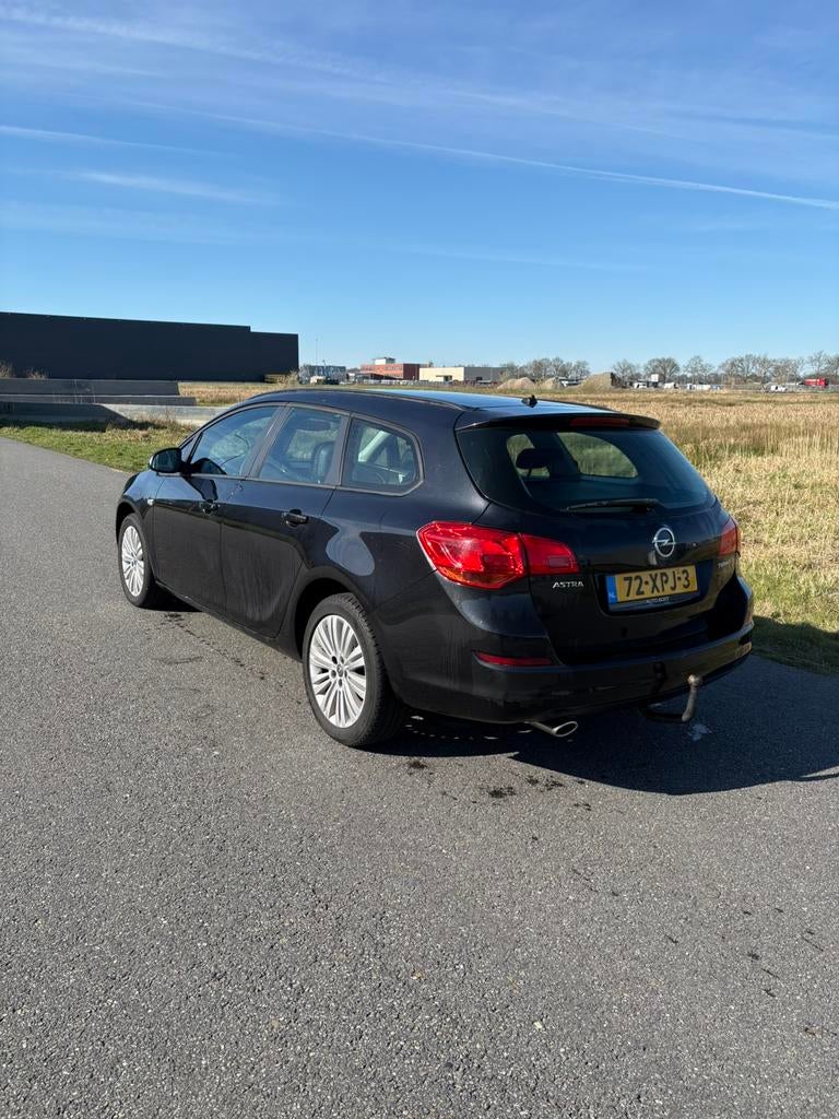 Opel Astra Sports Tourer 140pk, Auto's, Euro 5, 4 cilinders, Zwart, Particulier