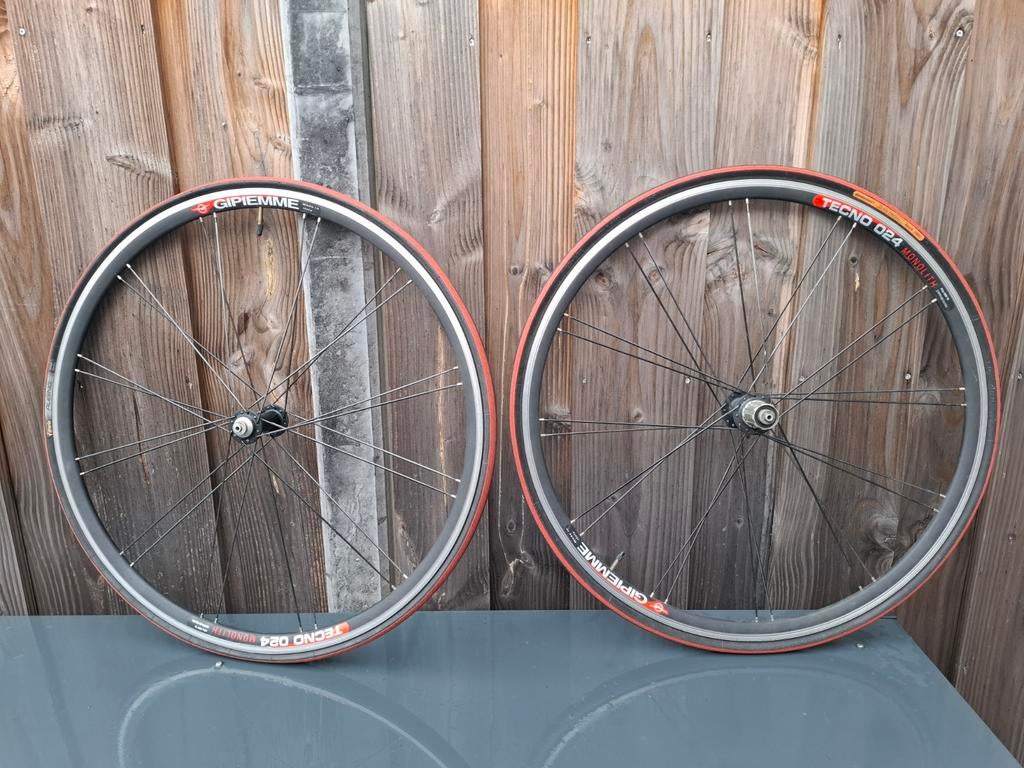 Wielset 2 x voor racefiets.  Gipiemme en DT Swiss, Fietsen en Brommers, Fietsonderdelen, Ophalen, Zo goed als nieuw, Wiel, Gipiemme en DT Swiss