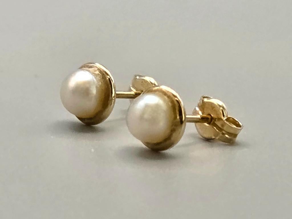 Vintage gouden parel oorknopjes. 2026/198., Sieraden, Tassen en Uiterlijk, Oorbellen, Zo goed als nieuw, Knopjes of Stekers, Goud