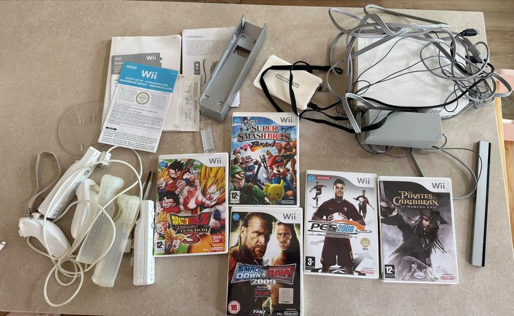 Wii spelcomputer met 5 spellen en accessoires, Gebruikt, Overige genres, Eén computer, Ophalen of Verzenden