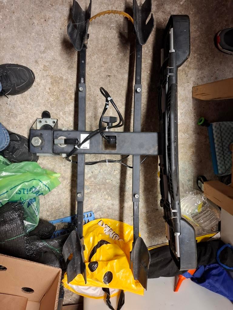 Hawk fietsenrek voor op de trekhaak, Ophalen