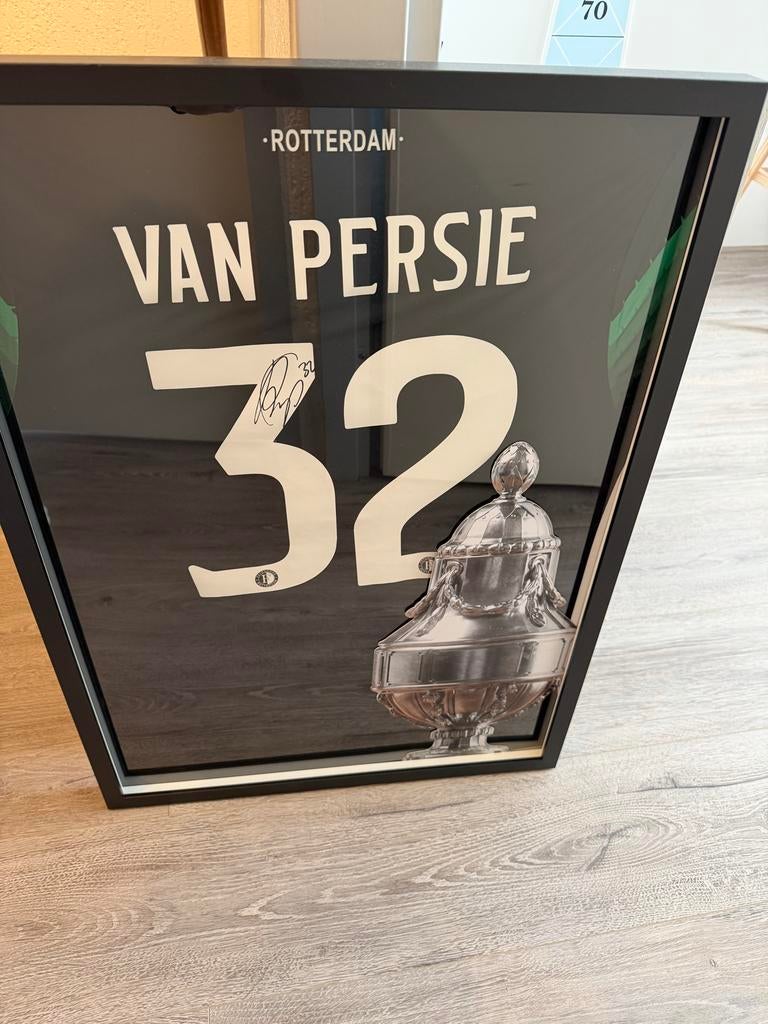 Gesigneerd Robin van Persie shirt in lijst incl foto’s, Ophalen, Zo goed als nieuw, Shirt
