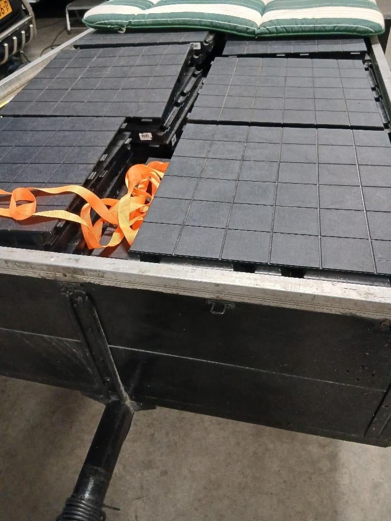 Issabella tegels, Ophalen, Zo goed als nieuw