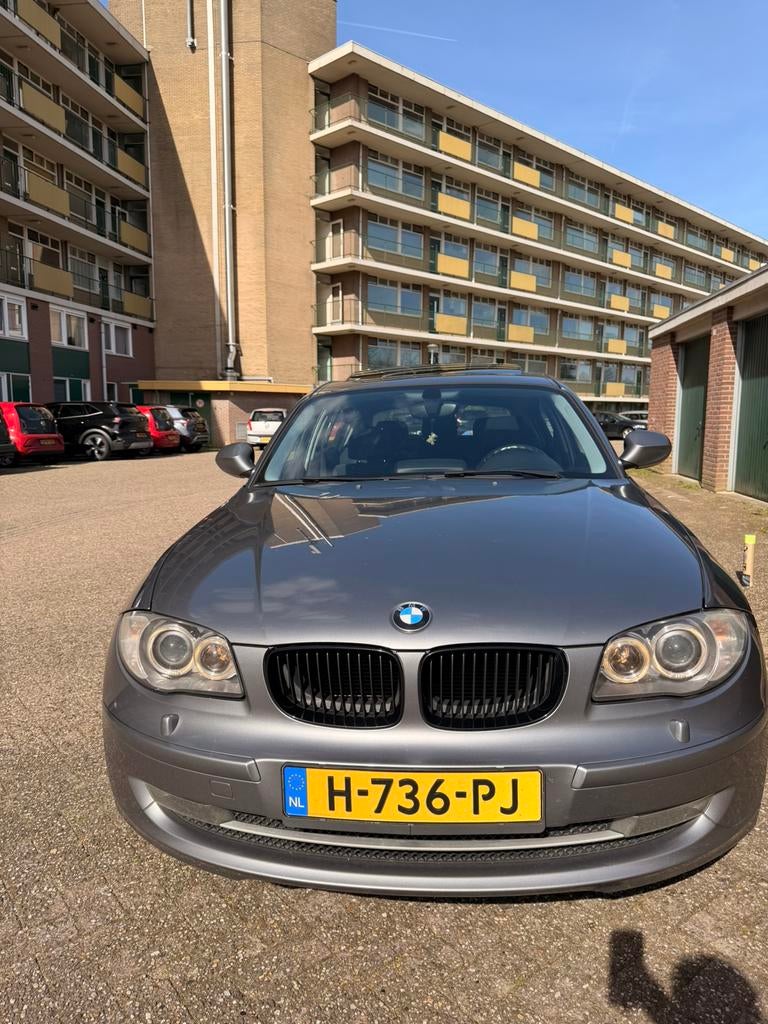 BMW 1-Serie 2.0 116I 5DR 2010 Grijs, 1-Serie, Achterwielaandrijving, 1995 cc, 4 cilinders