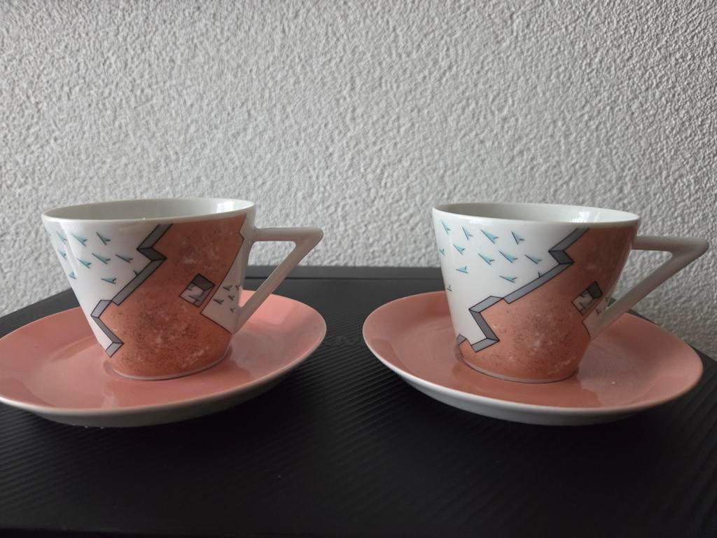 Twee kopjes met schotels. Vintage, Nieuw, Ophalen of Verzenden, Overige stijlen, Kop(pen) en/of Schotel(s)