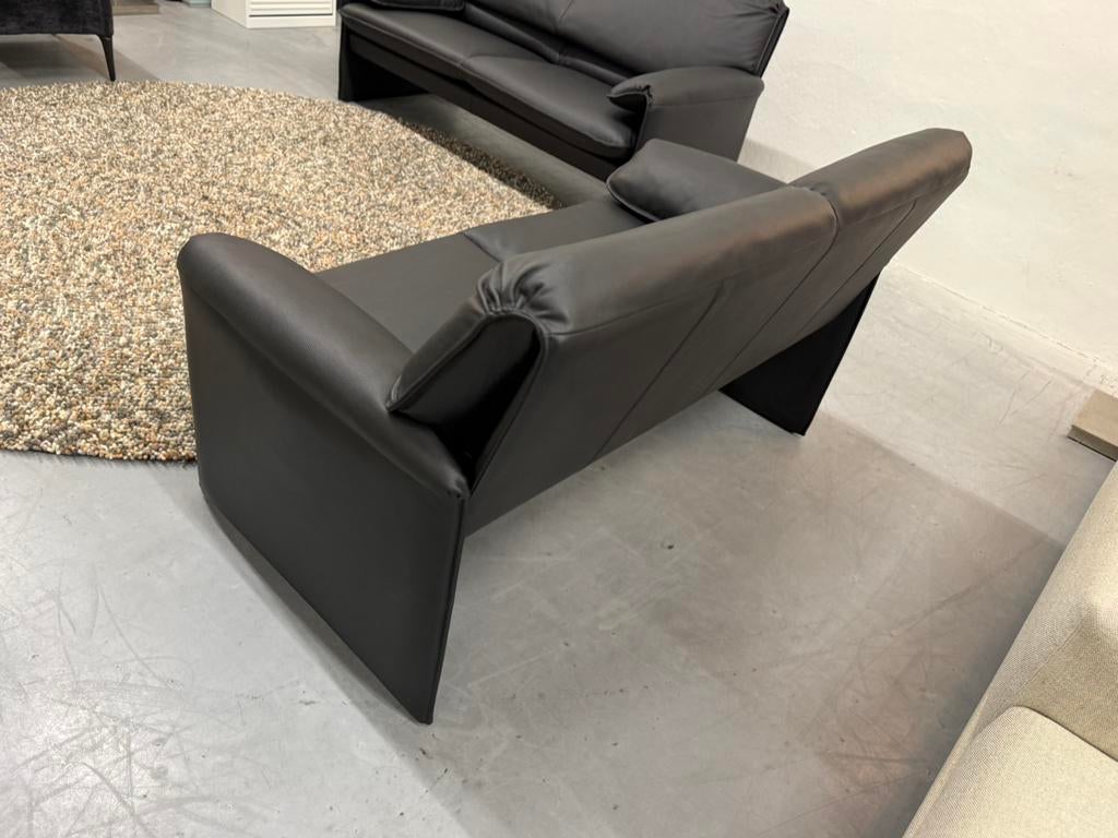Nieuw Leolux Bora Beta Bank 2 zits Zwart leer Design 147, Leolux, Ophalen of Verzenden, Rechte bank, Minder dan 150 cm