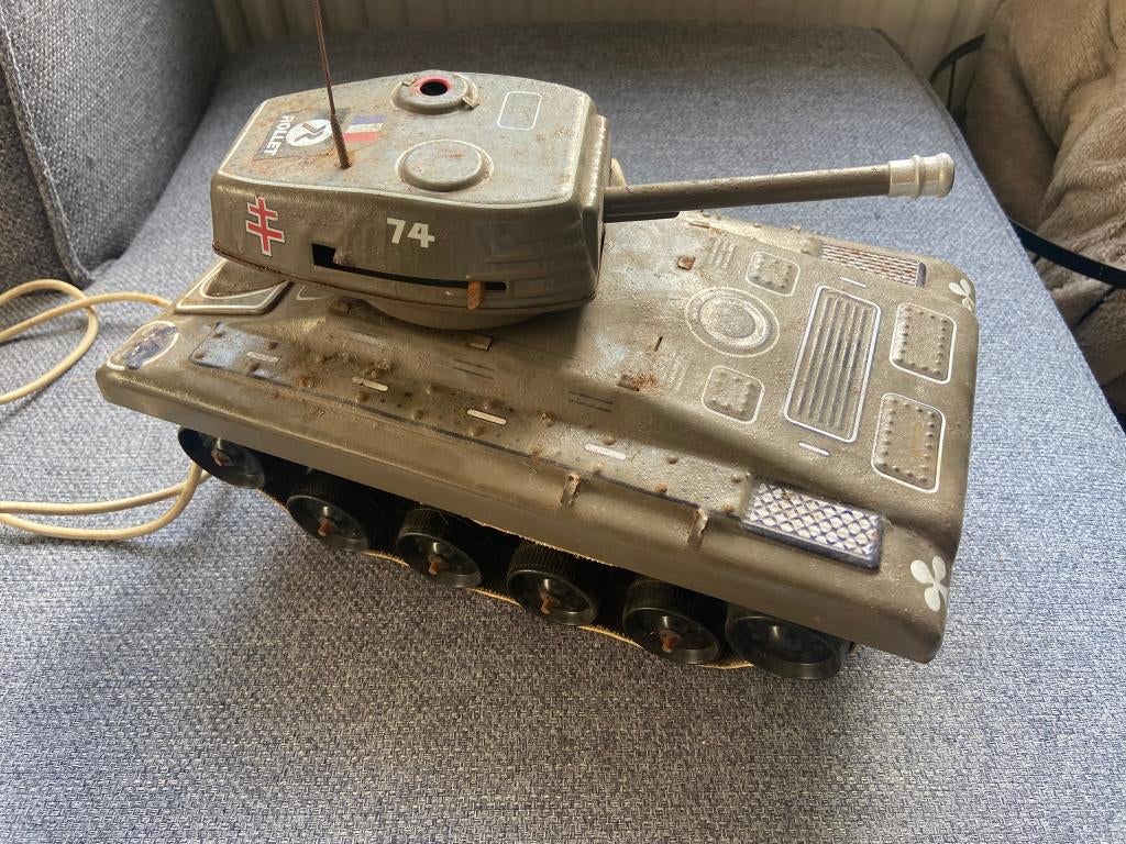 Radiografisch bestuurbare tank oud speelgoed Rollet Puma, Ophalen of Verzenden, Gebruikt, Overige schalen, Onderdeel