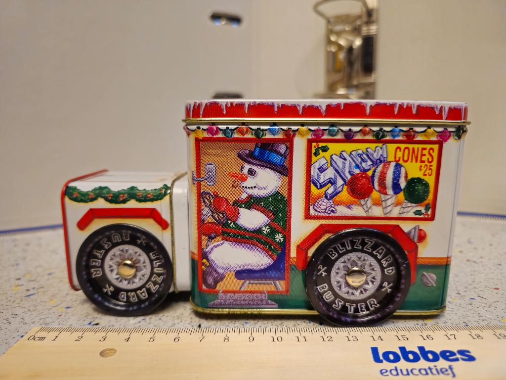 Blikken speelgoed pakjes auto voor kerst, Verzamelen, Blikken, Overige merken, Ophalen of Verzenden, Zo goed als nieuw, Koek(jes)