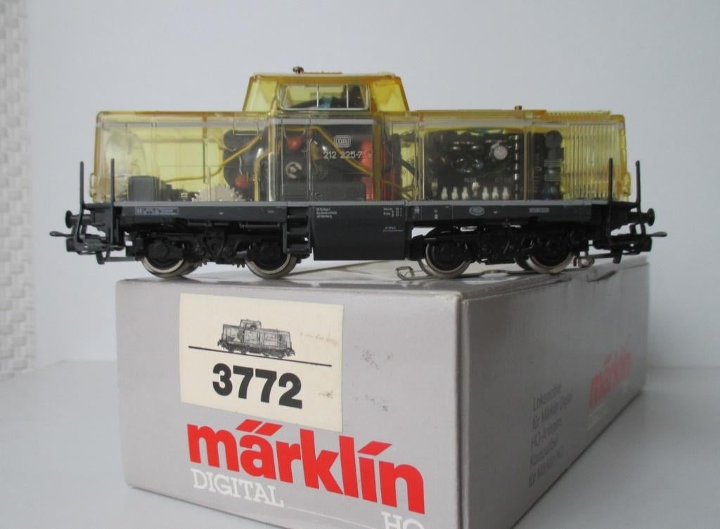 Marklin 3772 diesellok BR 212 van de DB, Wisselstroom, Locomotief, Ophalen of Verzenden, Zo goed als nieuw