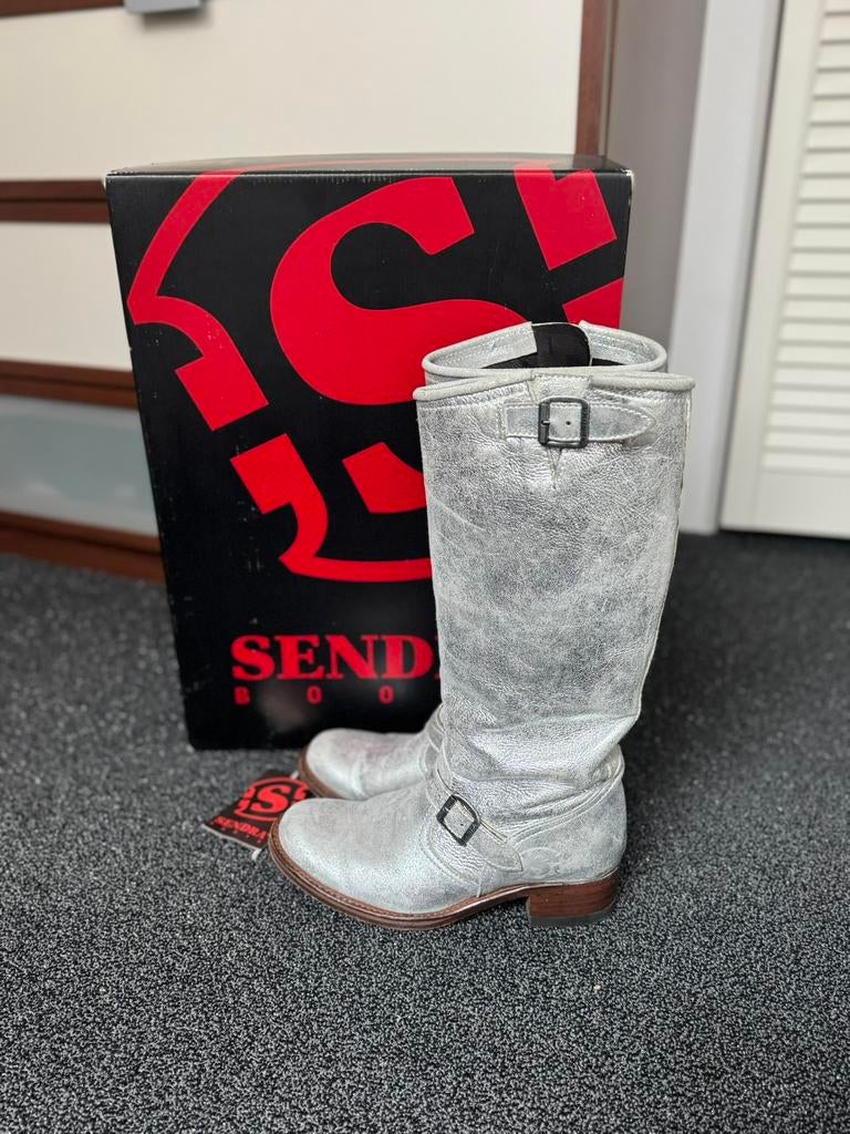 Zilveren laarzen van Sendra maat 36 nieuwstaat, Hoge laarzen, Overige kleuren, Ophalen of Verzenden, Zo goed als nieuw