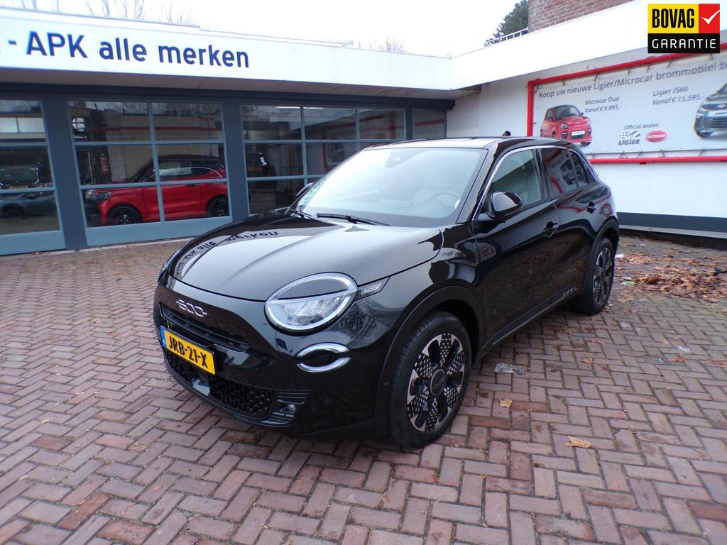 Fiat 600 1.2 Hybrid La Prima Automaat BTW! 18"LMV/Navi/Apple, 12 maanden, 101 pk, Gebruikt, 1199 cc
